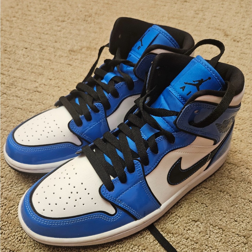 Jordan 1 mid signal blue and white
Men’s size 7.5